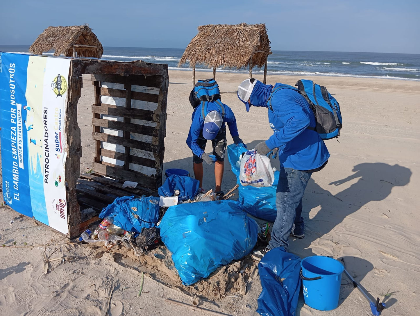 limpieza-conenedores-basura-playa-la-pesca-mejora-tu-playa-junio-2025