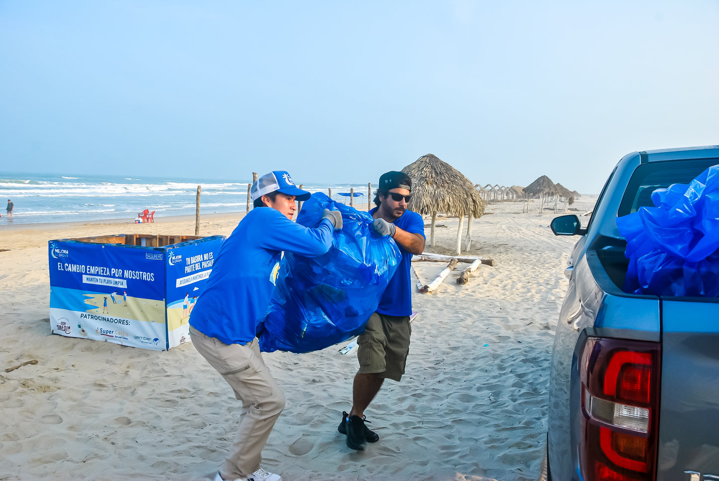 Limpieza de los contendores de Mejora tu Playa A.C.